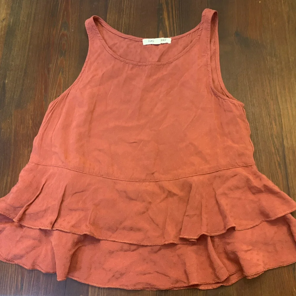 Living Doll Los Angeles womens size XS tank top with ruffles (bin M)
